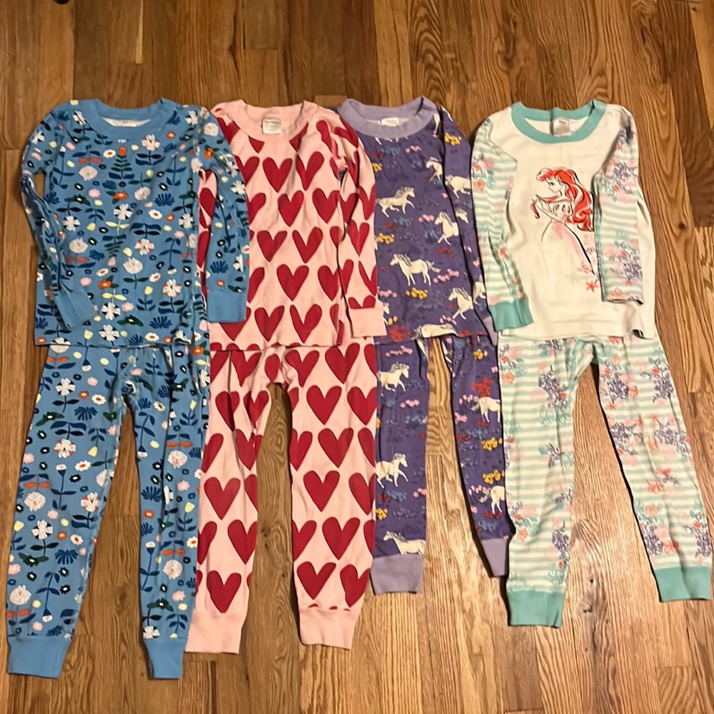 Four sets of Hanna Andersson girls long-sleeve pajama, size 5 / 110